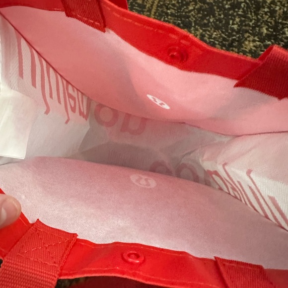Lululemon red & white small tote bag - Picture 3 of 3